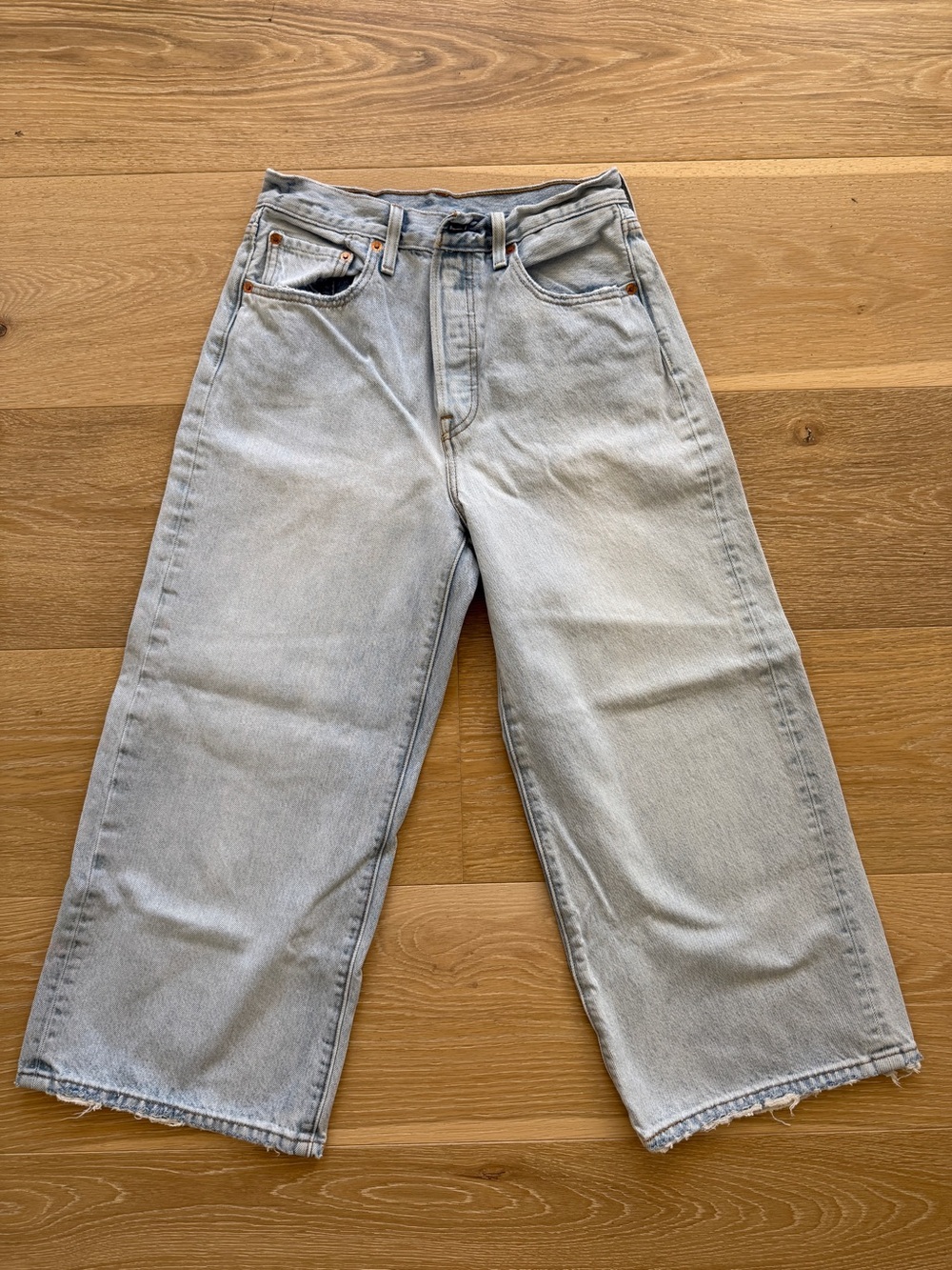 Levi’s Wide Leg Light Wash Jeans women’s